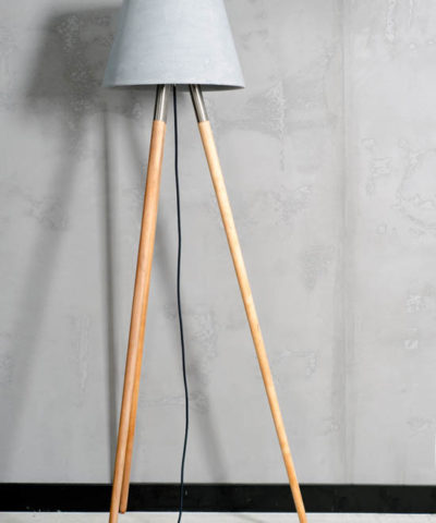 Kopa Floor - designerska lampa podłogowa z betonowym kloszem - kolor natural