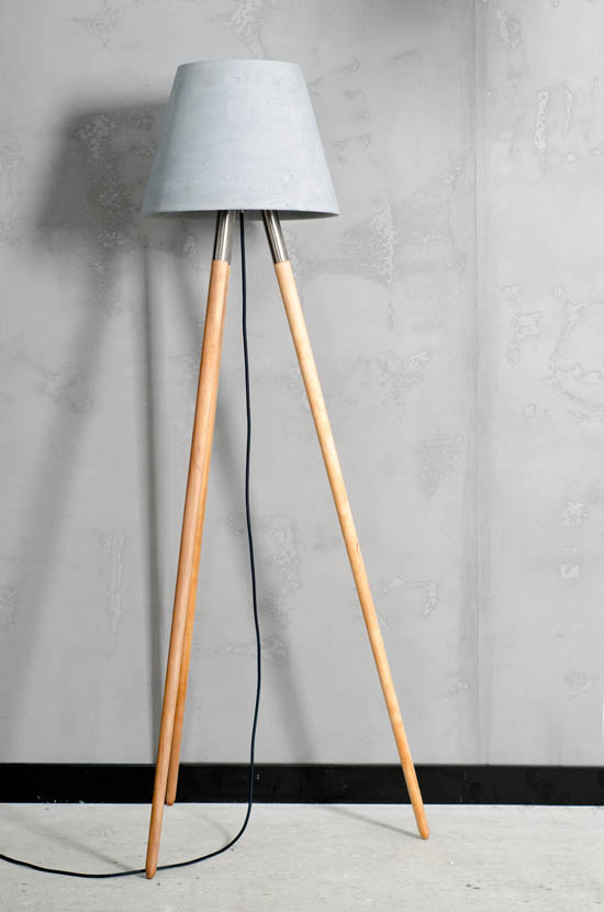 Kopa Floor - designerska lampa podłogowa z betonowym kloszem - kolor natural