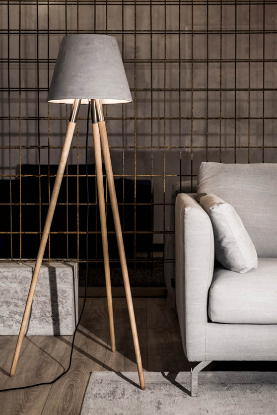 Kopa Floor - designerska lampa podłogowa z betonowym kloszem