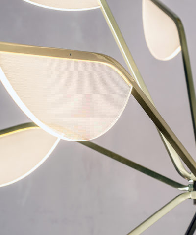 Duża, złota lampa LED - Fleur